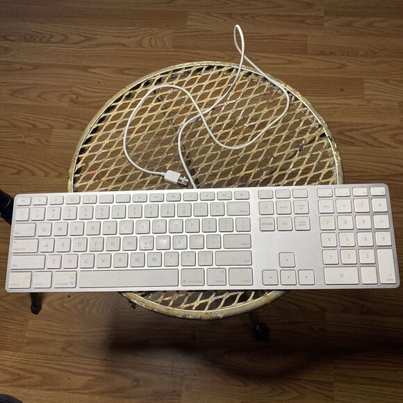 Apple White Aluminum USB Wired Keyboard iMAC G3 G4 G5 eMAC A1243 Slim Silver Mac - Picture 1 of 7
